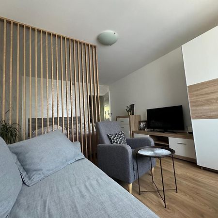 Beautiful apartment in a colorful District Krasków Exterior foto